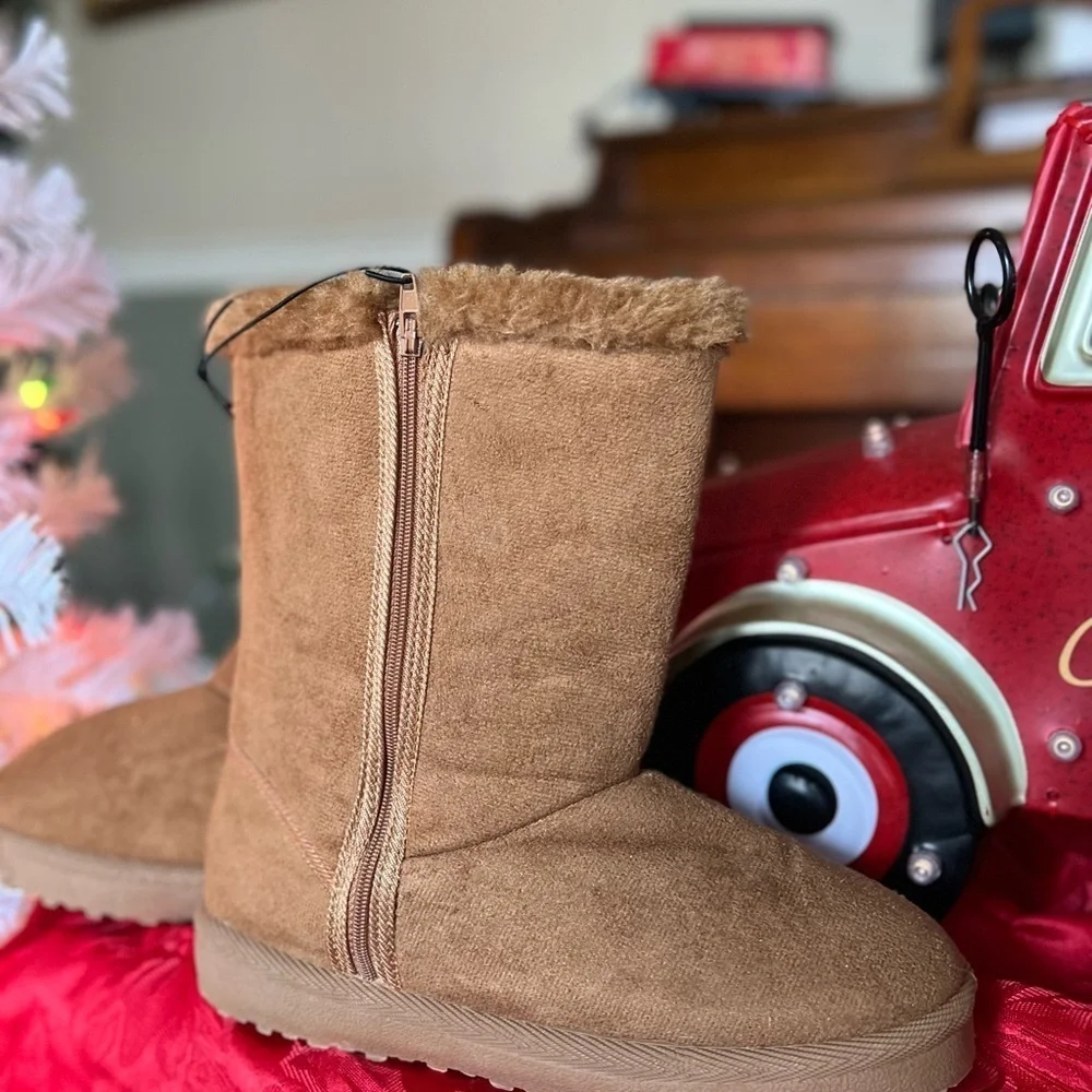 🤎 Girls Faux Fur Silver Buckle Boots